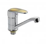 Смеситель для кухни и раковины шаровый, поворотный излив 15 см, ручка с вставкой цвета золото, цвет корпуса ХРОМ.